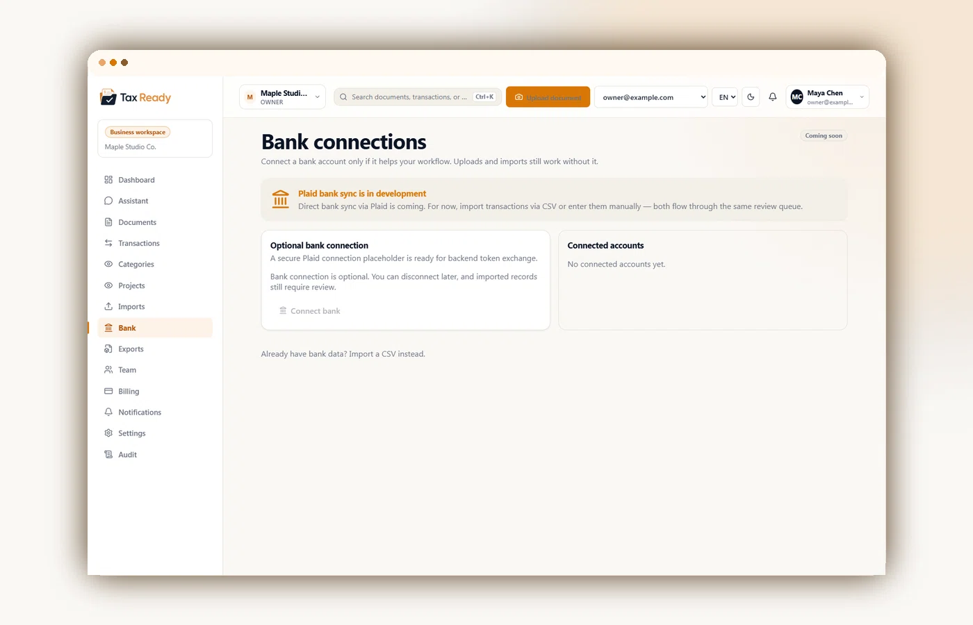 Écran de connexions bancaires montrant la synchronisation Plaid à venir